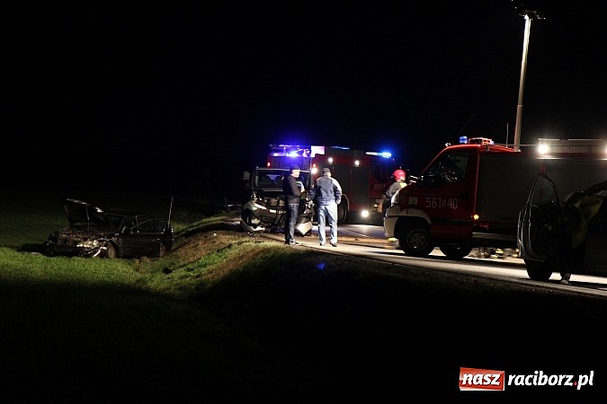 Zdjęcie w galerii na portalu naszraciborz.pl: Czołowe zderzenie w Szonowicach. Dwie osoby trafiły do szpitala wiadomości z regionu