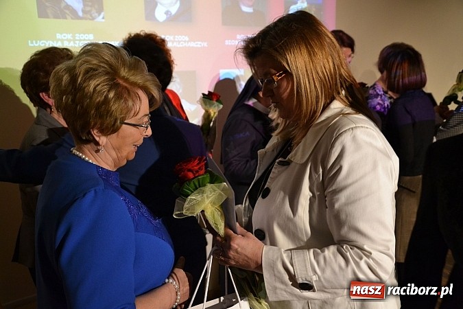 Zdjęcie w galerii na portalu naszraciborz.pl: Forum Kobiet wręczyło na zamku Super Pantofelka wiadomości z regionu