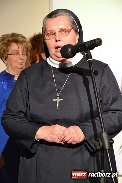 Zdjęcie w galerii na portalu naszraciborz.pl: Forum Kobiet wręczyło na zamku Super Pantofelka wiadomości z regionu