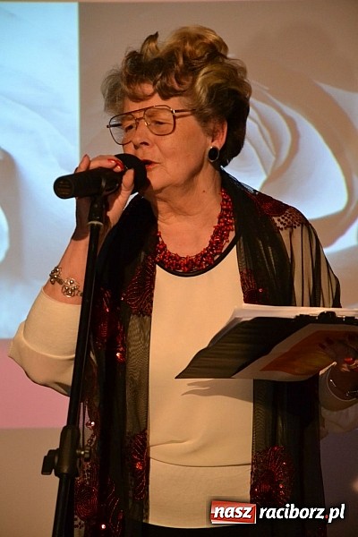 Zdjęcie w galerii na portalu naszraciborz.pl: Forum Kobiet wręczyło na zamku Super Pantofelka wiadomości z regionu