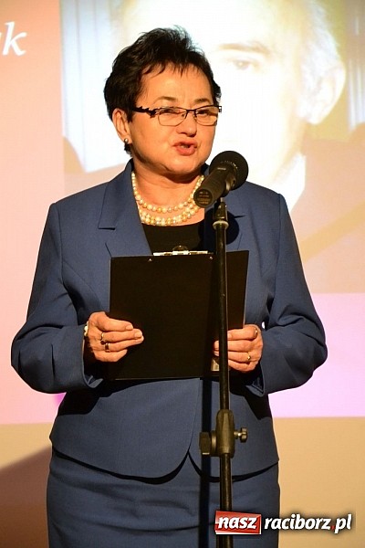 Zdjęcie w galerii na portalu naszraciborz.pl: Forum Kobiet wręczyło na zamku Super Pantofelka wiadomości z regionu