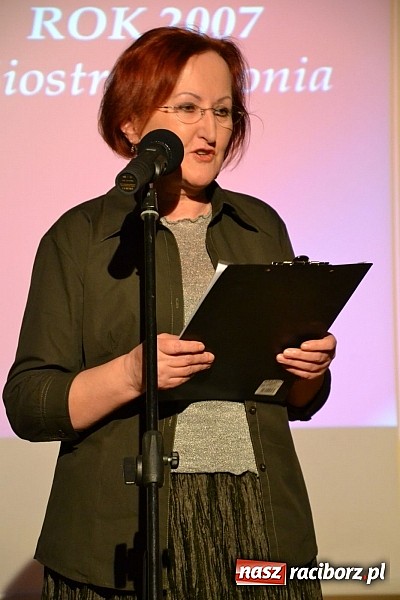 Zdjęcie w galerii na portalu naszraciborz.pl: Forum Kobiet wręczyło na zamku Super Pantofelka wiadomości z regionu