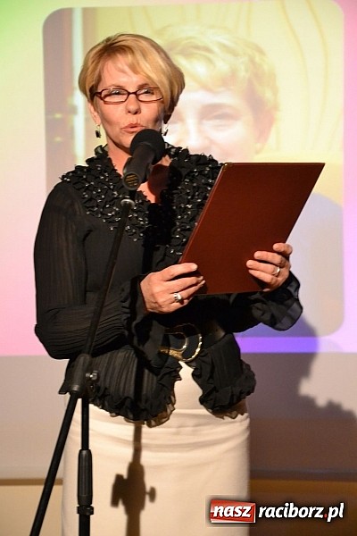 Zdjęcie w galerii na portalu naszraciborz.pl: Forum Kobiet wręczyło na zamku Super Pantofelka wiadomości z regionu