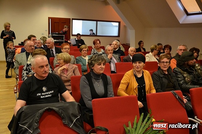 Zdjęcie w galerii na portalu naszraciborz.pl: Forum Kobiet wręczyło na zamku Super Pantofelka wiadomości z regionu