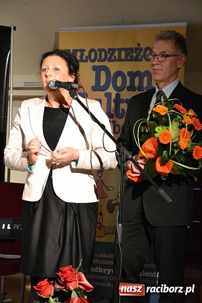 Zdjęcie w galerii na portalu naszraciborz.pl: Forum Kobiet wręczyło na zamku Super Pantofelka wiadomości z regionu