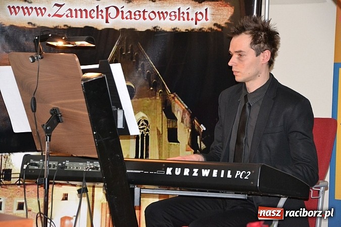 Zdjęcie w galerii na portalu naszraciborz.pl: Forum Kobiet wręczyło na zamku Super Pantofelka wiadomości z regionu