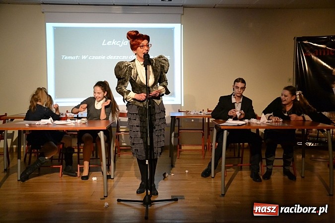 Zdjęcie w galerii na portalu naszraciborz.pl: Forum Kobiet wręczyło na zamku Super Pantofelka wiadomości z regionu