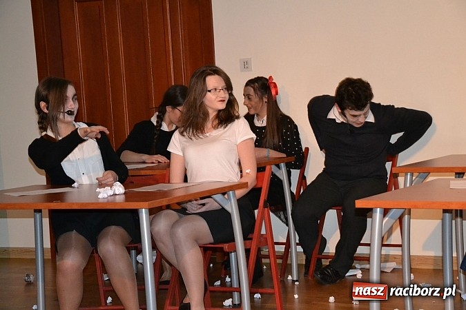 Zdjęcie w galerii na portalu naszraciborz.pl: Forum Kobiet wręczyło na zamku Super Pantofelka wiadomości z regionu