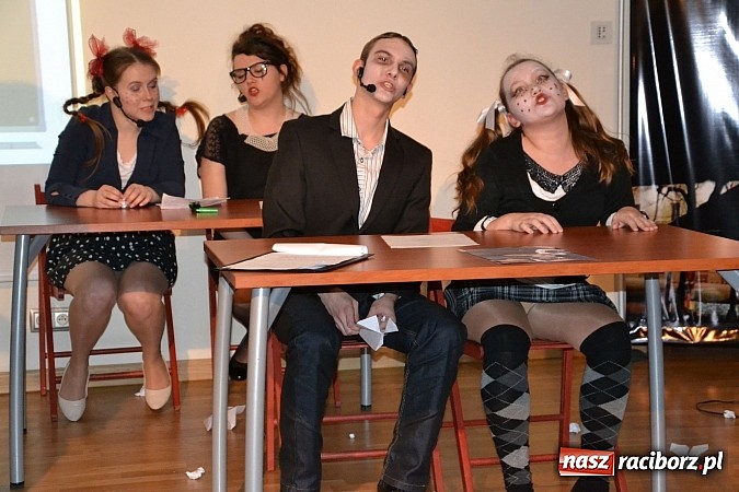 Zdjęcie w galerii na portalu naszraciborz.pl: Forum Kobiet wręczyło na zamku Super Pantofelka wiadomości z regionu