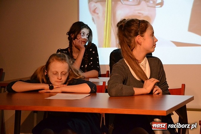 Zdjęcie w galerii na portalu naszraciborz.pl: Forum Kobiet wręczyło na zamku Super Pantofelka wiadomości z regionu