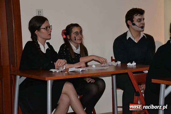 Zdjęcie w galerii na portalu naszraciborz.pl: Forum Kobiet wręczyło na zamku Super Pantofelka wiadomości z regionu