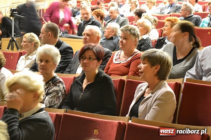 Zdjęcie w galerii na portalu naszraciborz.pl: Brunetki, blondynki - operetkowy wieczór w Kuźni Raciborskiej  wiadomości z regionu