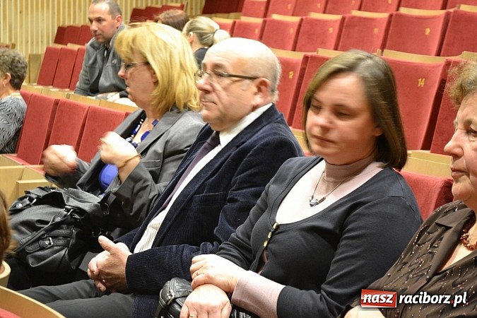 Zdjęcie w galerii na portalu naszraciborz.pl: Brunetki, blondynki - operetkowy wieczór w Kuźni Raciborskiej  wiadomości z regionu