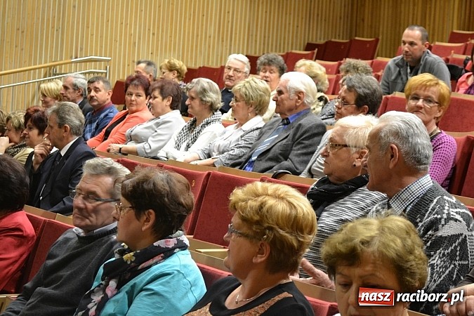 Zdjęcie w galerii na portalu naszraciborz.pl: Brunetki, blondynki - operetkowy wieczór w Kuźni Raciborskiej  wiadomości z regionu