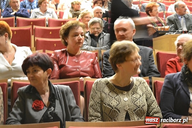 Zdjęcie w galerii na portalu naszraciborz.pl: Brunetki, blondynki - operetkowy wieczór w Kuźni Raciborskiej  wiadomości z regionu