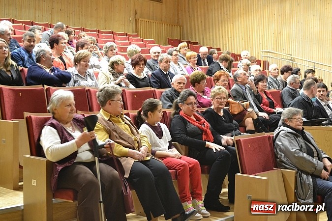 Zdjęcie w galerii na portalu naszraciborz.pl: Brunetki, blondynki - operetkowy wieczór w Kuźni Raciborskiej  wiadomości z regionu