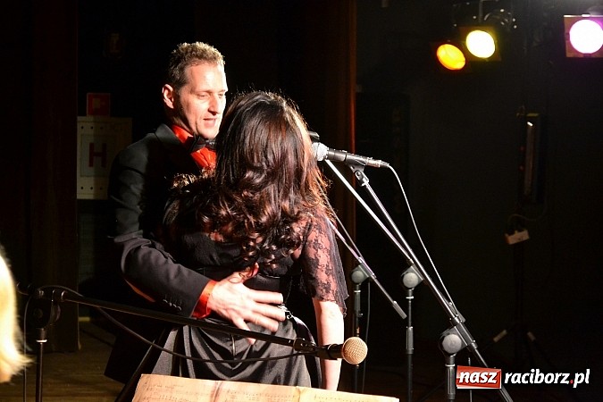 Zdjęcie w galerii na portalu naszraciborz.pl: Brunetki, blondynki - operetkowy wieczór w Kuźni Raciborskiej  wiadomości z regionu