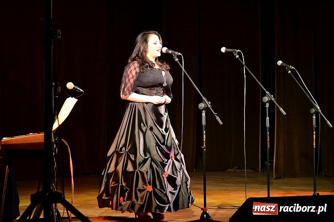 Zdjęcie w galerii na portalu naszraciborz.pl: Brunetki, blondynki - operetkowy wieczór w Kuźni Raciborskiej  wiadomości z regionu