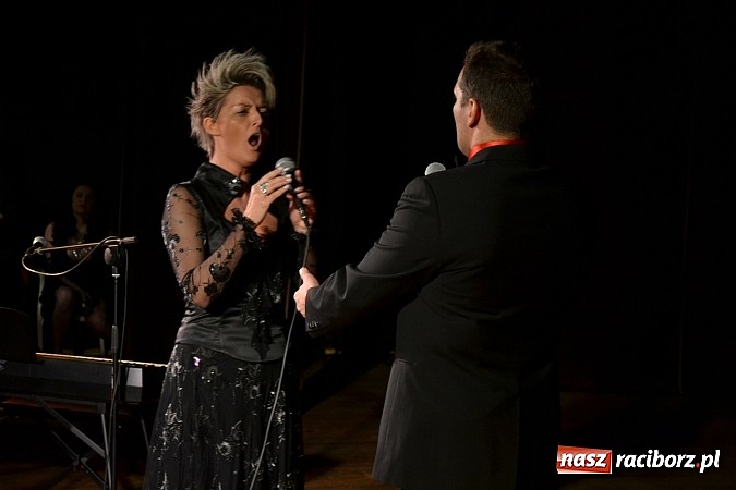 Zdjęcie w galerii na portalu naszraciborz.pl: Brunetki, blondynki - operetkowy wieczór w Kuźni Raciborskiej  wiadomości z regionu