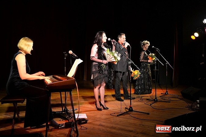 Zdjęcie w galerii na portalu naszraciborz.pl: Brunetki, blondynki - operetkowy wieczór w Kuźni Raciborskiej  wiadomości z regionu