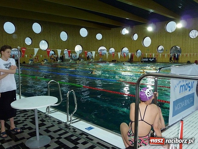Zdjęcie w galerii na portalu naszraciborz.pl: Pływanie. Fantastyczne dziewczyny z SMS-u  wiadomości z regionu