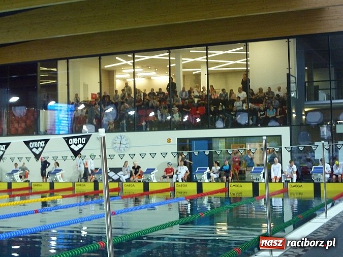 Zdjęcie w galerii na portalu naszraciborz.pl: Pływanie. Fantastyczne dziewczyny z SMS-u  wiadomości z regionu