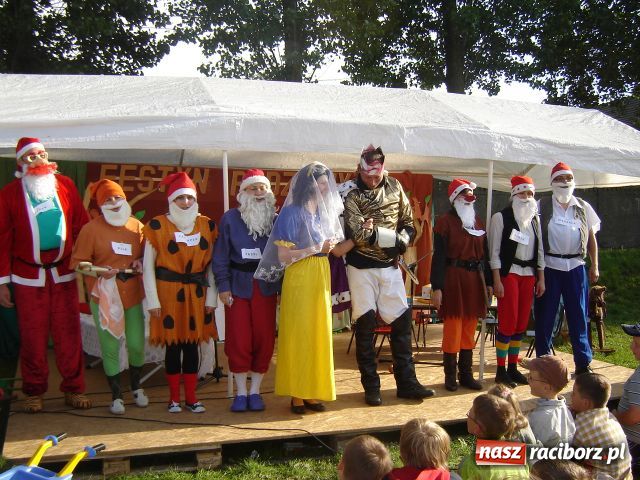 Zdjęcie w galerii na portalu naszraciborz.pl: Aktorzy teatru Studzienna wiadomości z regionu