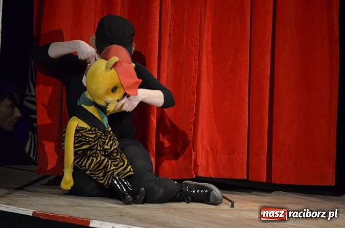 Zdjęcie w galerii na portalu naszraciborz.pl: Tygrys Pietrek dla dzieci na deskach RCK  wiadomości z regionu