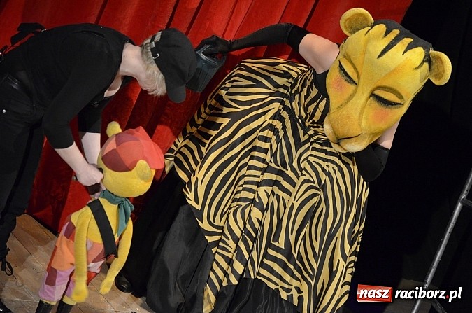 Zdjęcie w galerii na portalu naszraciborz.pl: Tygrys Pietrek dla dzieci na deskach RCK  wiadomości z regionu