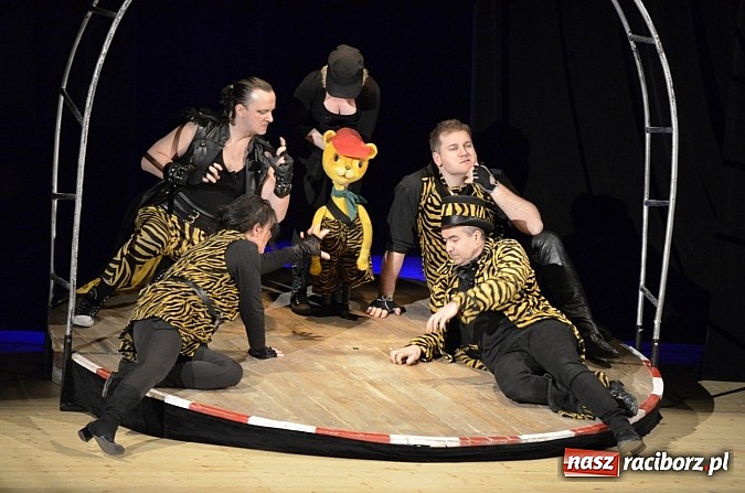 Zdjęcie w galerii na portalu naszraciborz.pl: Tygrys Pietrek dla dzieci na deskach RCK  wiadomości z regionu