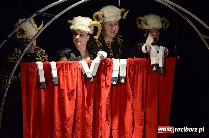 Zdjęcie w galerii na portalu naszraciborz.pl: Tygrys Pietrek dla dzieci na deskach RCK  wiadomości z regionu