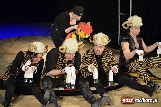 Zdjęcie w galerii na portalu naszraciborz.pl: Tygrys Pietrek dla dzieci na deskach RCK  wiadomości z regionu