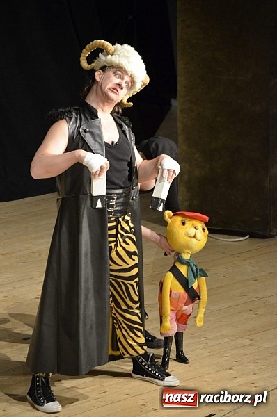 Zdjęcie w galerii na portalu naszraciborz.pl: Tygrys Pietrek dla dzieci na deskach RCK  wiadomości z regionu