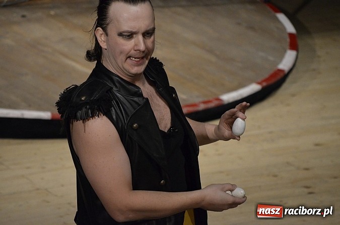 Zdjęcie w galerii na portalu naszraciborz.pl: Tygrys Pietrek dla dzieci na deskach RCK  wiadomości z regionu