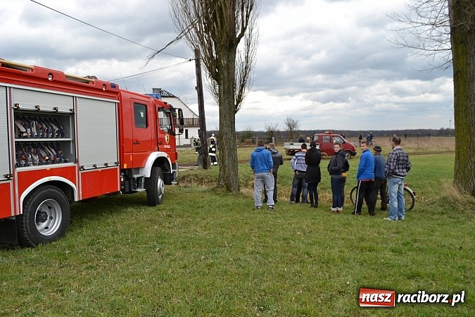 Zdjęcie w galerii na portalu naszraciborz.pl: Pożar domu jednorodzinnego w Zawadzie Książęcej. Spłonął cały dach wiadomości z regionu