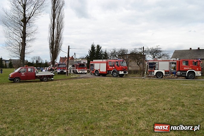 Zdjęcie w galerii na portalu naszraciborz.pl: Pożar domu jednorodzinnego w Zawadzie Książęcej. Spłonął cały dach wiadomości z regionu