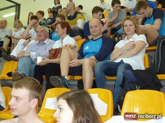 Zdjęcie w galerii na portalu naszraciborz.pl: Pływanie. Uczniowie SMS-u pokazali charakter wiadomości z regionu