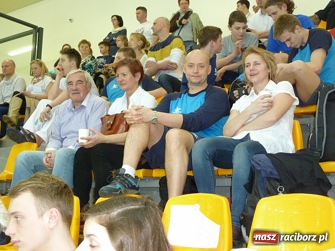 Zdjęcie w galerii na portalu naszraciborz.pl: Pływanie. Uczniowie SMS-u pokazali charakter wiadomości z regionu