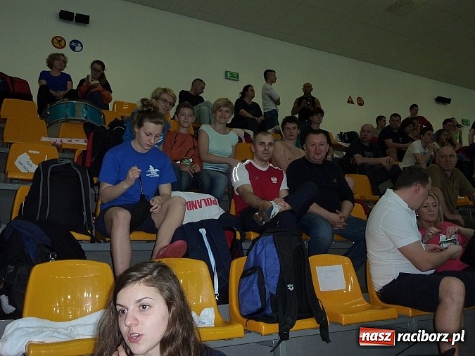 Zdjęcie w galerii na portalu naszraciborz.pl: Pływanie. Uczniowie SMS-u pokazali charakter wiadomości z regionu