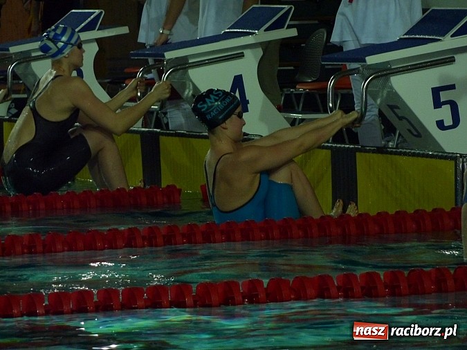 Zdjęcie w galerii na portalu naszraciborz.pl: Pływanie. Uczniowie SMS-u pokazali charakter wiadomości z regionu
