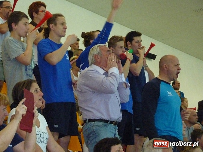 Zdjęcie w galerii na portalu naszraciborz.pl: Pływanie. Uczniowie SMS-u pokazali charakter wiadomości z regionu