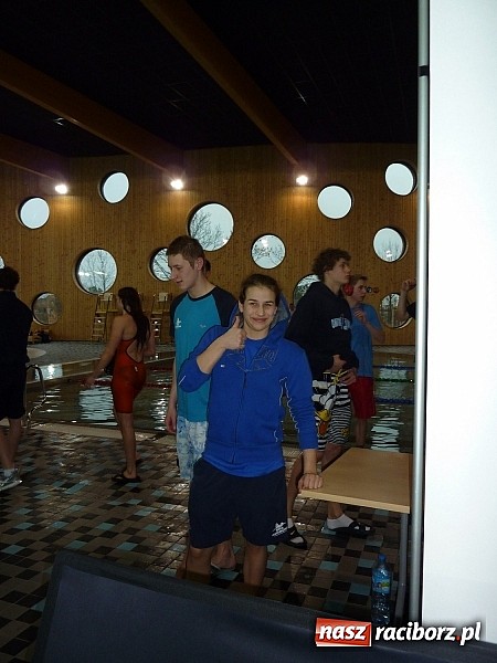 Zdjęcie w galerii na portalu naszraciborz.pl: Pływanie. Uczniowie SMS-u pokazali charakter wiadomości z regionu