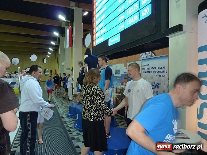 Zdjęcie w galerii na portalu naszraciborz.pl: Pływanie. Uczniowie SMS-u pokazali charakter wiadomości z regionu