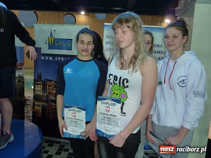 Zdjęcie w galerii na portalu naszraciborz.pl: Pływanie. Uczniowie SMS-u pokazali charakter wiadomości z regionu