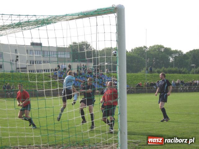 Zdjęcie w galerii na portalu naszraciborz.pl: Rafako-Górki: Ręka Depty zburzyła czerwony mur wiadomości z regionu
