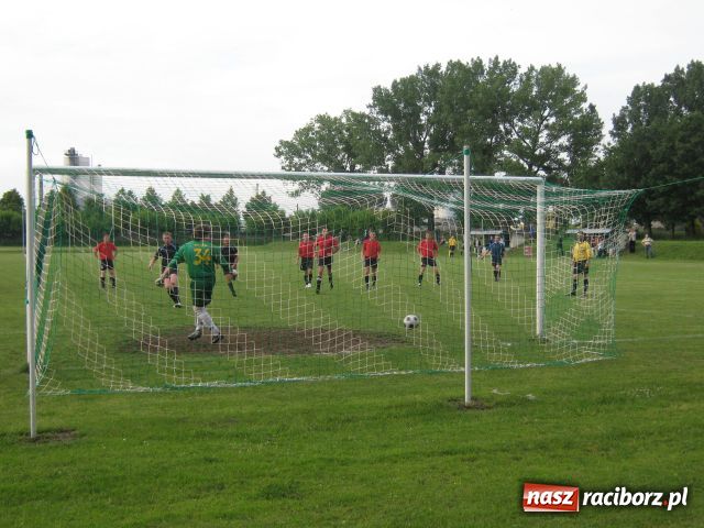 Zdjęcie w galerii na portalu naszraciborz.pl: Rafako-Górki: Ręka Depty zburzyła czerwony mur wiadomości z regionu