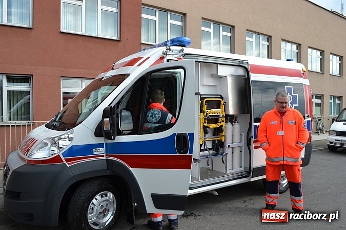 Zdjęcie w galerii na portalu naszraciborz.pl: Raciborscy ratownicy odebrali nową karetkę wiadomości z regionu