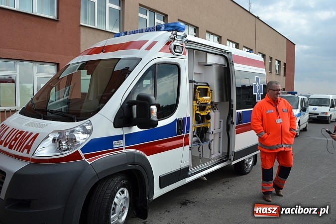 Zdjęcie w galerii na portalu naszraciborz.pl: Raciborscy ratownicy odebrali nową karetkę wiadomości z regionu