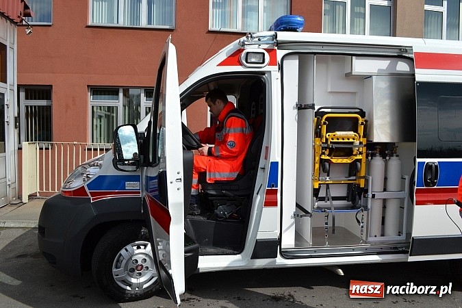 Zdjęcie w galerii na portalu naszraciborz.pl: Raciborscy ratownicy odebrali nową karetkę wiadomości z regionu
