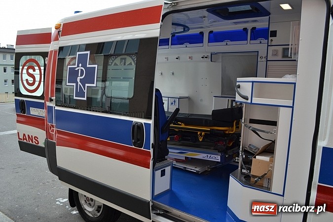 Zdjęcie w galerii na portalu naszraciborz.pl: Raciborscy ratownicy odebrali nową karetkę wiadomości z regionu